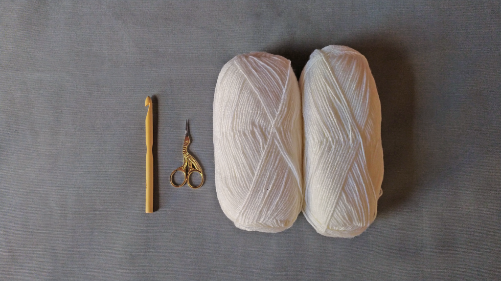 close-up of 6.5 mm crochet hook